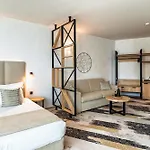 Marvel - Fully Renovated Free Access 4* サニービーチ