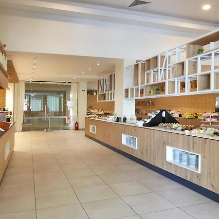 Marvel - Fully Renovated Free Access Szálloda 4*