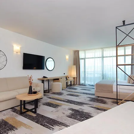 Marvel - Fully Renovated Free Access Szálloda 4*