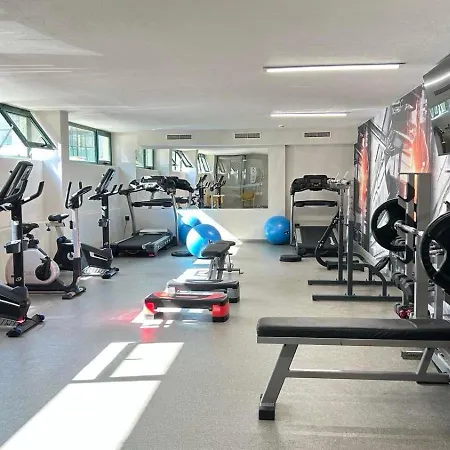 Marvel - Fully Renovated Free Access Szálloda 4*