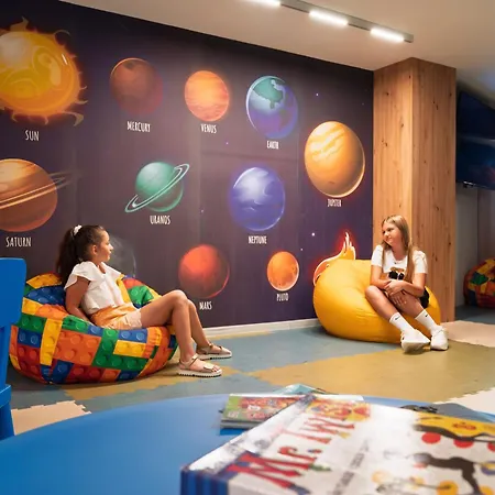 Marvel - Fully Renovated Free Access Szálloda 4*