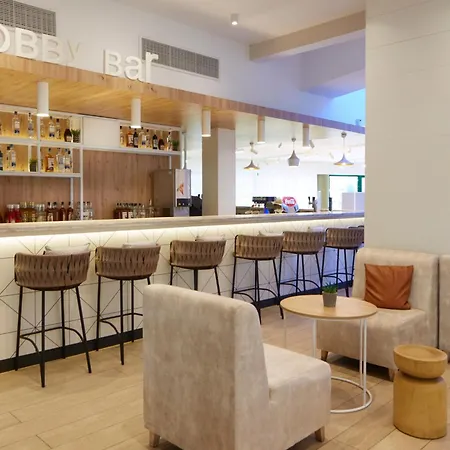Hotel Marvel - Fully Renovated Free Beach Access 호텔