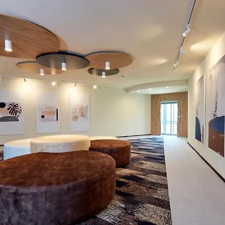 호텔 Hotel Marvel - Fully Renovated Free Beach Access