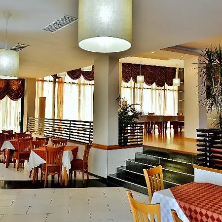 Hotel Marvel - Fully Renovated Free Beach Access 호텔 4*