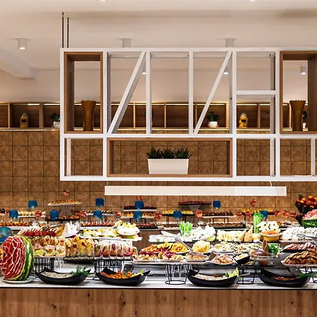 ホテル Hotel Marvel - Fully Renovated Free Beach Access 4*