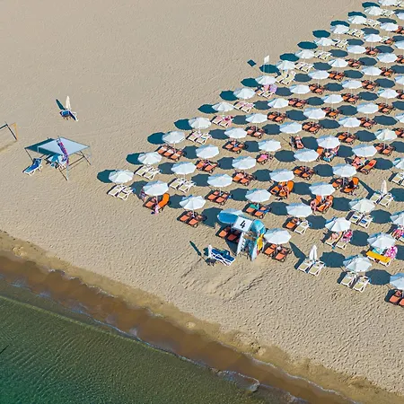 Marvel - Fully Renovated Free Access 阳光海滩