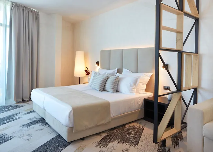 Marvel - Fully Renovated Free Access 4* 阳光海滩