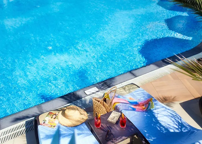 Marvel - Fully Renovated Free Access 4* 阳光海滩