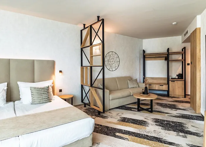 Marvel - Fully Renovated Free Access 4* 阳光海滩